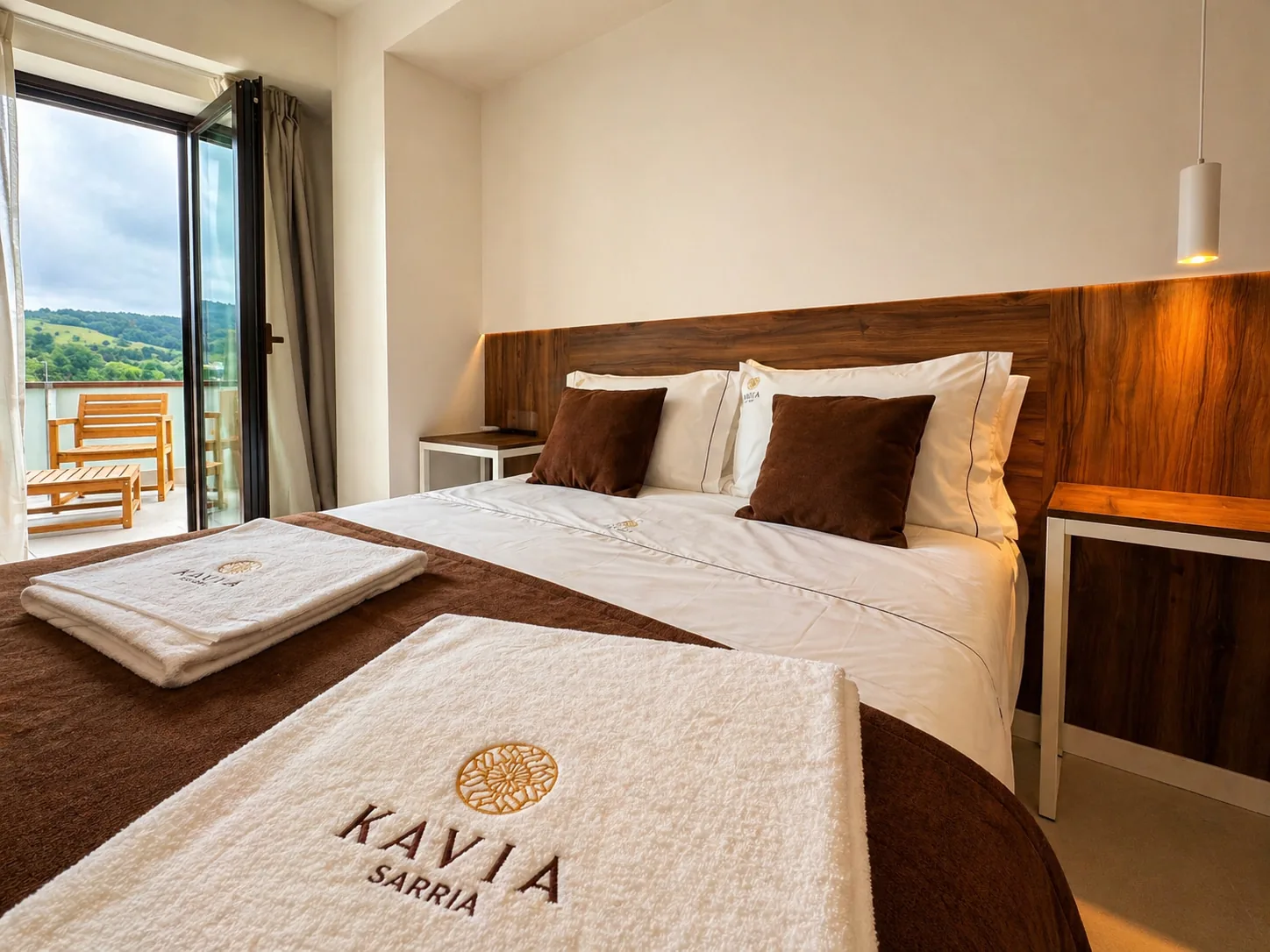 Cama doble de la Habitación Superior del Hotel Kavia Sarria